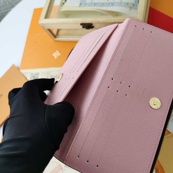 LVコピーウォレット着用イメージ
